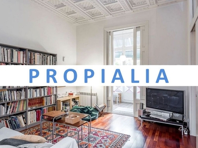 Piso en venta en L'Antiga Esquerra de l'Eixample de 3 habitaciones con terraza y aire acondicionado