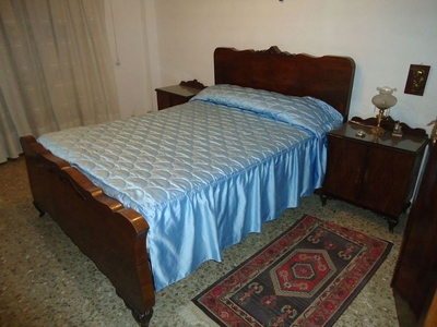 Piso en venta en Manzanares de 4 habitaciones con muebles y aire acondicionado