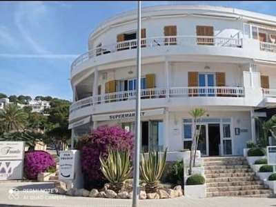 Piso en venta en Port d'Andratx de 2 habitaciones con muebles y balcón