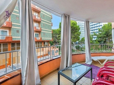 Piso en venta en S'Arenal-Son Verí de 3 habitaciones con terraza y balcón