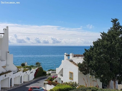 Se alquila magnifico apartamento de 2 dormitorios con la vista al mar en Torremuelle