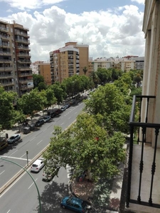 Venta de piso con terraza en Nervión (Sevilla)