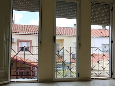Venta de piso en calle Lagunas de Ruidera de 3 habitaciones con terraza y piscina