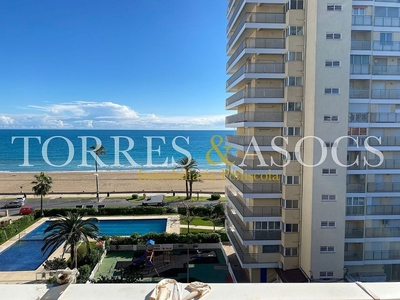 Venta de piso en Playa norte de 2 habitaciones con terraza y piscina