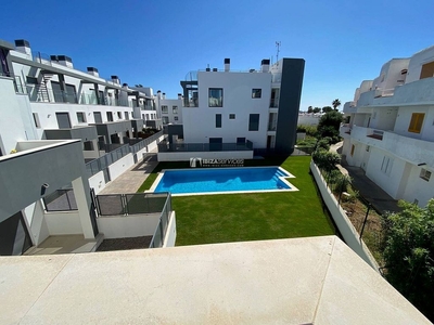 Venta de piso en Santa Eulalia del Río de 3 habitaciones con terraza y piscina