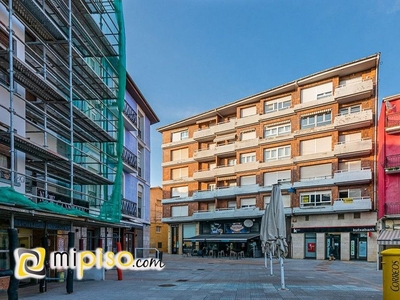 Venta de piso en Santoña de 4 habitaciones con terraza y balcón