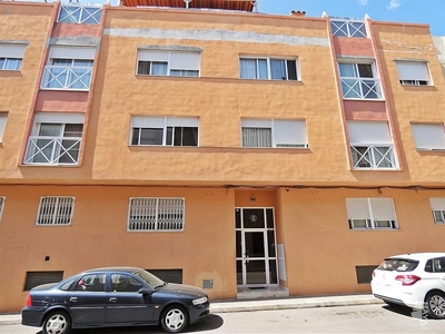 Venta de piso en Torreblanca de 3 habitaciones con ascensor