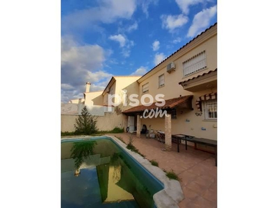 Casa adosada en venta en Calle de los Naranjos