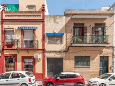 Casa unifamiliar 3 habitaciones, a reformar, Zona Esperanza de Triana, Sevilla