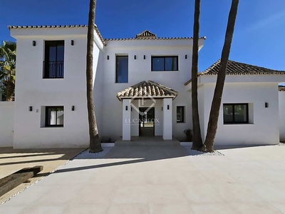 Casa / villa de 314m² con 990m² de jardín en venta en Nueva Andalucía