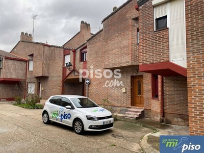 Chalet adosado en venta en Calle de Dos