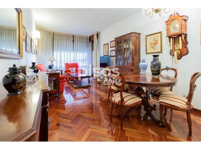 Piso en venta en Avenida de Pío XII, 13