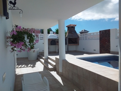 Venta de casa con piscina en Buzanada-Cabo Blanco-Valle de San Lorenzo (Arona)