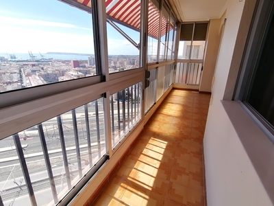 Venta de piso con terraza en San Blas (Alicante)