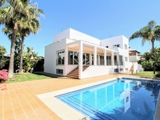 Villa de 561 m² con 806 m² de jardín en venta en San Pedro de Alcántara / Guadalmina