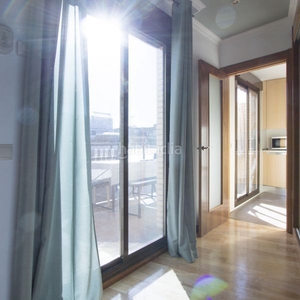 Alquiler apartamento àtico moderno y soleado en Adelfas Madrid