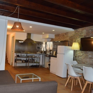 Alquiler apartamento con terraza privada cerca de las ramblas en Barcelona