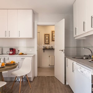 Alquiler apartamento maravilloso apartamento de tres dormitorios con terraza privada en Madrid