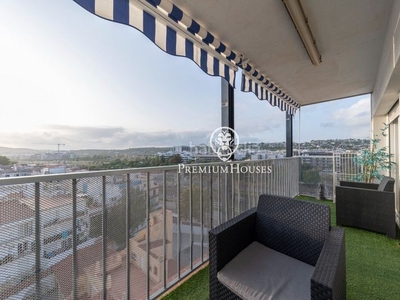 Alquiler apartamento piso con vista al mar y piscina centro en Sitges