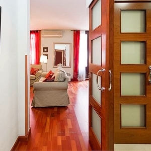 Alquiler apartamento precioso piso en el barrio de malasaña, a solo 2 minutos de gran vía y chueca, epicentro en Madrid