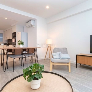 Alquiler apartamento amplio apartamento en la zona superior en Barcelona