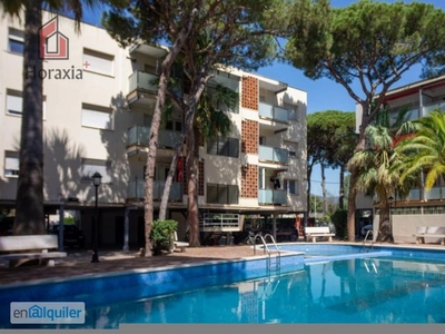 Alquiler de Apartamento 3 dormitorios, 1 baños, 1 garajes, Buen estado, en Castelldefels, Barcelona