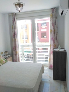 Alquiler piso amueblado en c/marmoles = 2 dormitorios + parking + trastero en Málaga