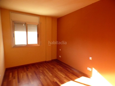 Alquiler piso con 2 habitaciones con parking, calefacción y aire acondicionado en Girona