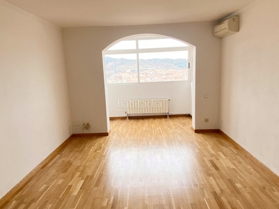 Alquiler piso con 3 habitaciones con ascensor, calefacción, aire acondicionado y vistas a la montaña en Barcelona