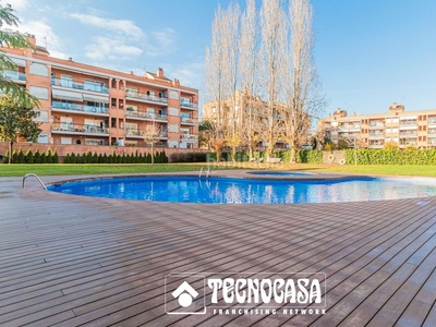 Alquiler piso con 4 habitaciones con ascensor, piscina, calefacción y aire acondicionado en Sant Cugat del Vallès