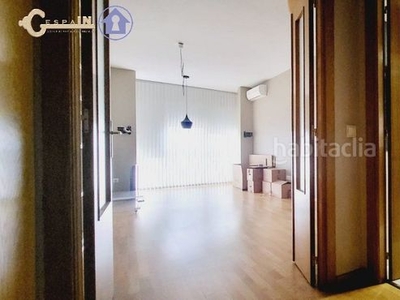 Alquiler piso de 3 dormitorios en urbanización privada en Madrid