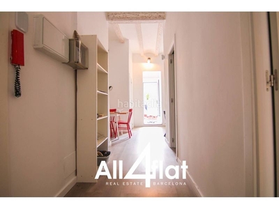 Alquiler piso de 62 m² útiles ubicado en poble-sec, con 3 habitaciones dobles, 1 baño completo, cocina equipada y terraza. en Barcelona