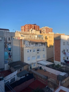 Alquiler piso en carrer de la constitució 98 piso con 3 habitaciones en Barcelona