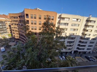 Alquiler piso ¡excelente vivienda! en inmejorable zona tres habitaciones, balcón, amueblado y equipado exterior en Valencia