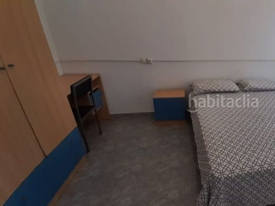 Alquiler piso solo para estudiantes comodo de 3 dormitorios dobles con ascensor y amueblado. en Tarragona
