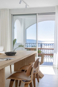 Apartamento precioso apartamento renovado frente al mar en la nueva milla de oro en Estepona