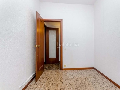 Apartamento en calle c. de floridablanca apartamento con 4 habitaciones con ascensor y calefacción en Barcelona