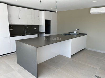 Apartamento nueva promoción con vistas al mar . hay apartamentos de dos y tres dormitorios disponibles. en Estepona