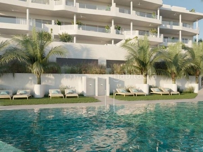 Ático con 3 habitaciones con ascensor, parking, piscina y aire acondicionado en Benalmádena