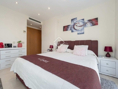 Ático de 3 dormitorios con 181m² terraza en venta en este , costa del sol en Marbella