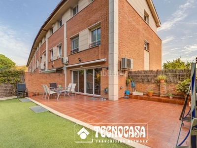 Casa adosada con 4 habitaciones con parking, piscina, calefacción y aire acondicionado en Sant Cugat del Vallès