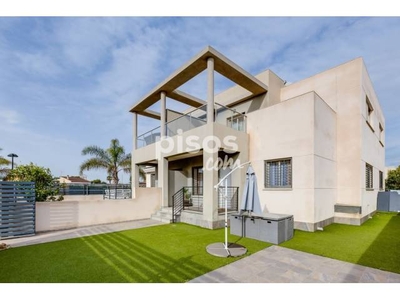 Casa adosada en venta en Carrer Fuerteventura en Aguas Nuevas-Torreblanca-Sector 25 por 305.000 €