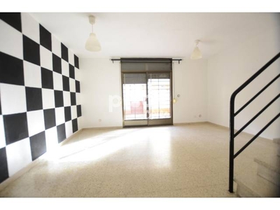 Casa adosada en venta en Plaza de Mayor en Perales del Río por 245.000 €