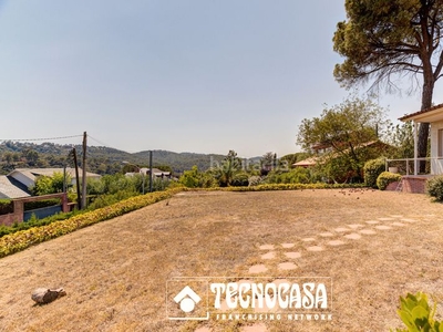 Casa con 5 habitaciones con parking, piscina, calefacción, aire acondicionado y vistas a la montaña en Sant Cugat del Vallès
