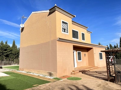 Casa con terreno en Antequera