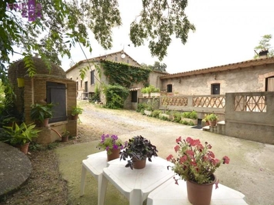 Casa con terreno en Borrassà