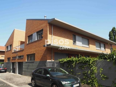 Casa en alquiler en Calle de Urbasa, 59, cerca de Calle Sierra de Andia en Sarriguren por 1.300 €/mes