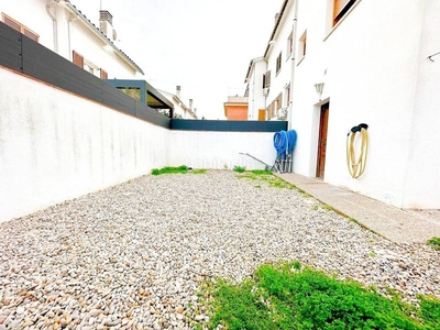 Casa pareada esquinera a 3 vientos- Serraparera en Cerdanyola del Vallès