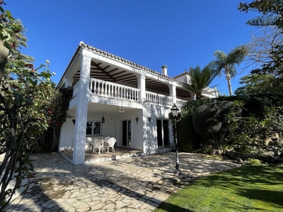 Casa villa de estilo mediterráneo con vistas al mar en Benahavís
