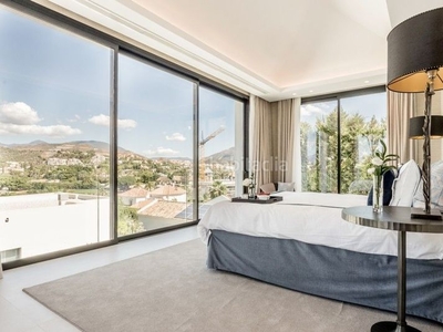 Chalet con 5 habitaciones con piscina y aire acondicionado en Marbella